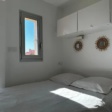 Studio Vue Port Piscine Parking *